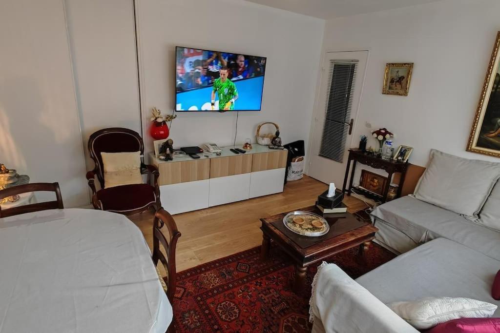 Appartement T2 Meuble 1 Er Etage Dans Un Quartier Calme A 17 Parijs